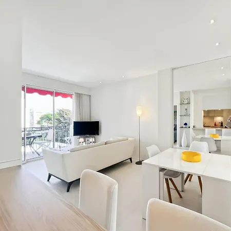 Apartment Bel 2 Couchages Avec Terrasse Centre *